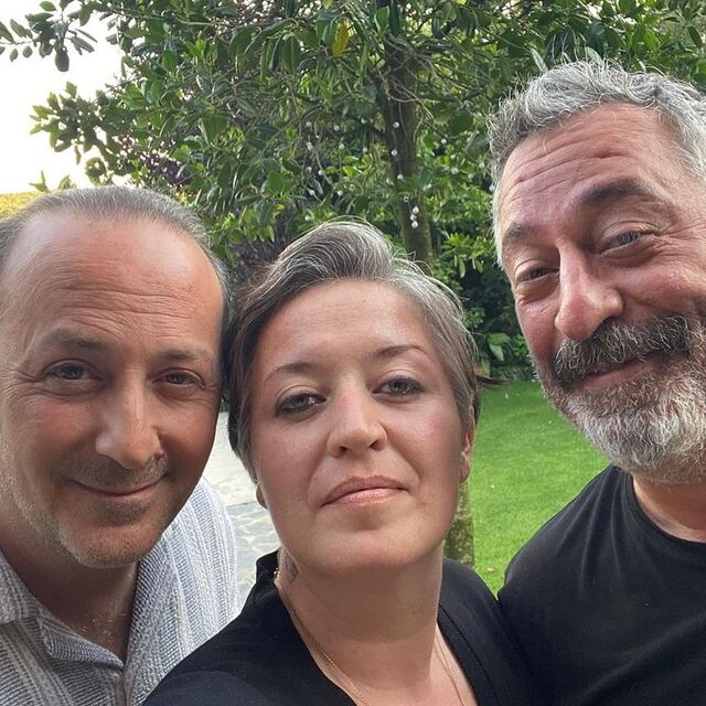 Kardeşinin doğum gününü kutladı
