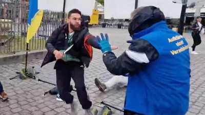 Almanya'da bıçaklı saldırı