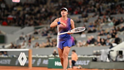 Swiatek ve Sinner, dördüncü turda