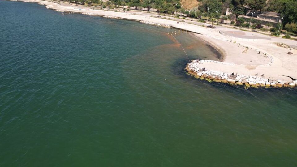 Büyükçekmece'de denizin rengi değişti!