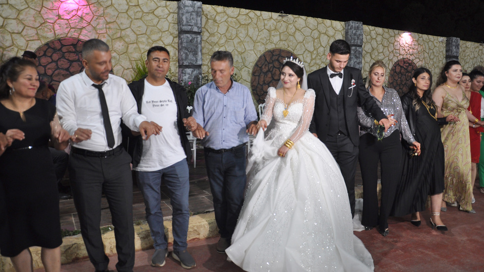 Düğünde damada verilen hediye şaşırttı