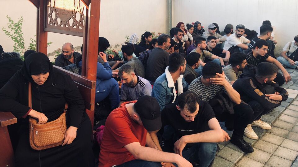 TIR dolusu göçmen Ayvalık'ta yakalandı