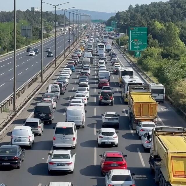İstanbul yeni haftaya yoğun trafikle başladı