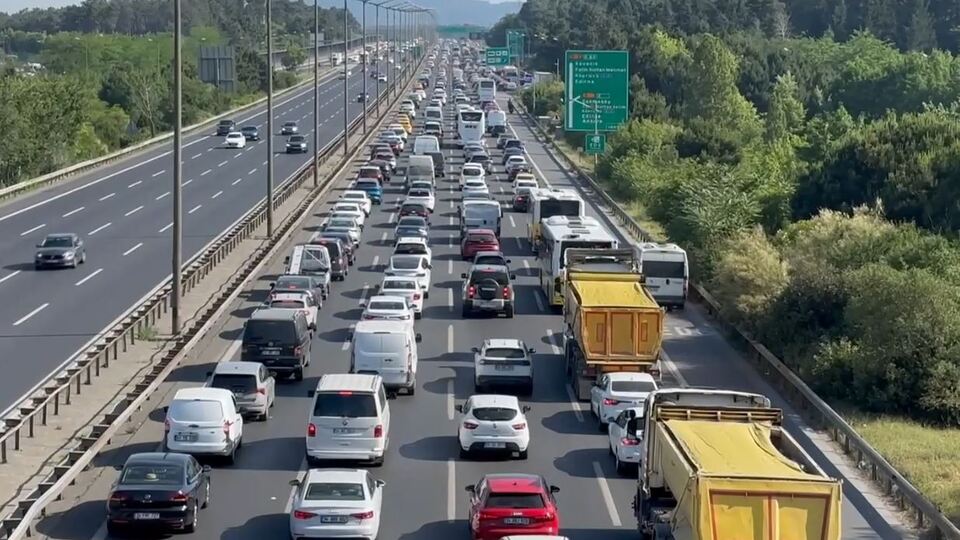 İstanbul yeni haftaya yoğun trafikle başladı