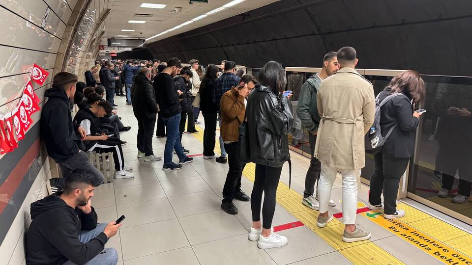 İstanbul'da iki metro hattında arıza