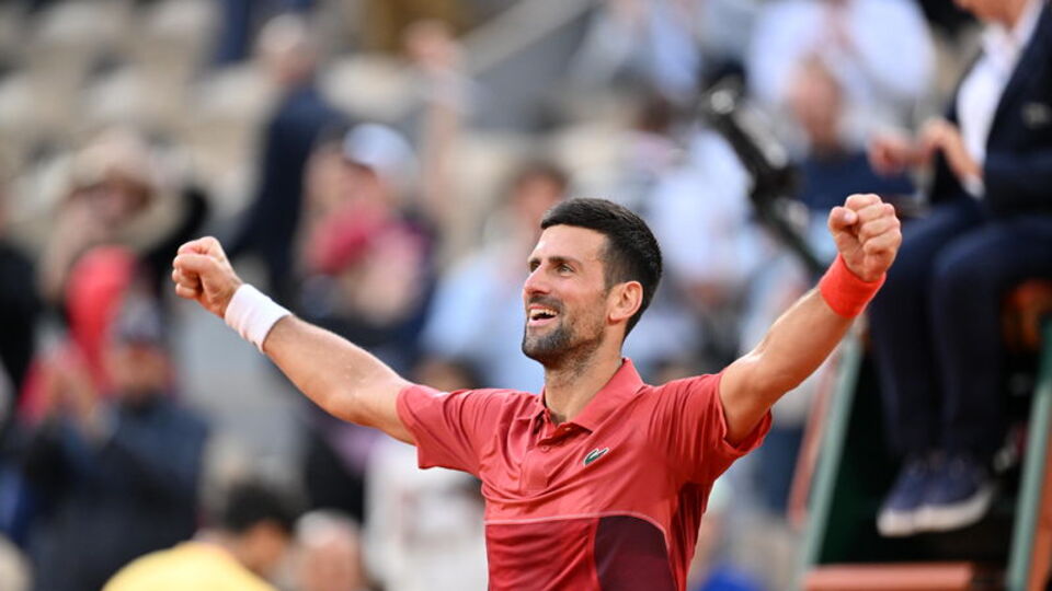 Djokovic, zorlansa da kazanmayı bildi!