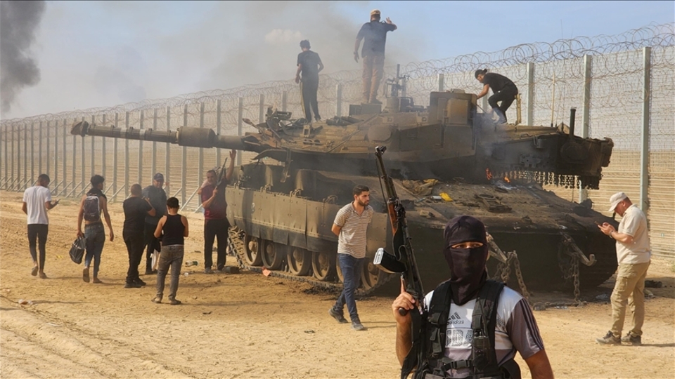 Hamas, İsrail askerlerini hedef aldı