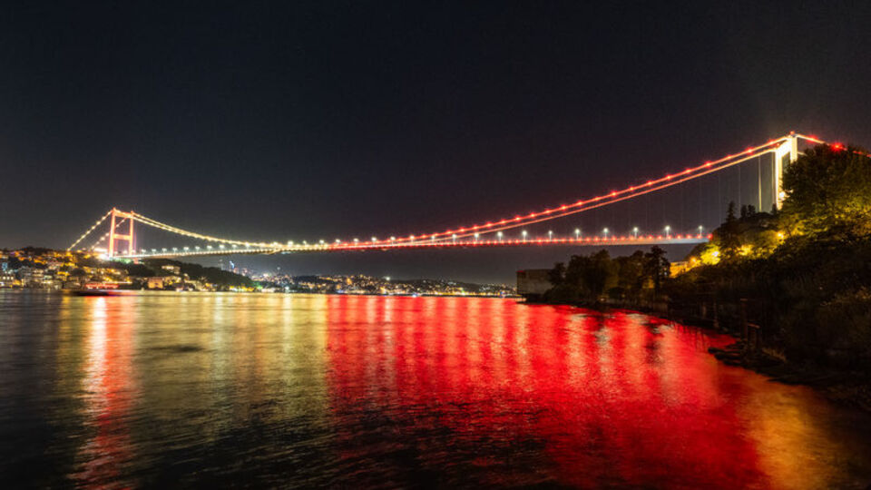 Köprüler şampiyon Galatasaray için aydınlatıldı