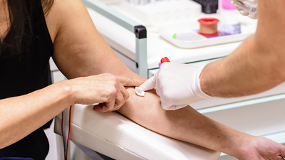 Meme kanserinde yeni kan testi! Nüksü erkenden saptayabiliyor