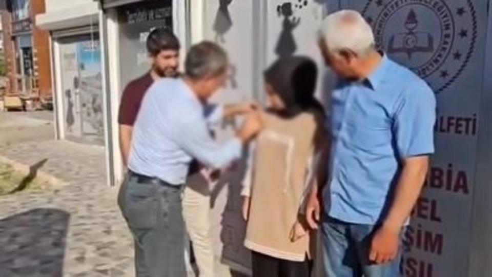 Lise öğrencisi güya ödüllendirildi