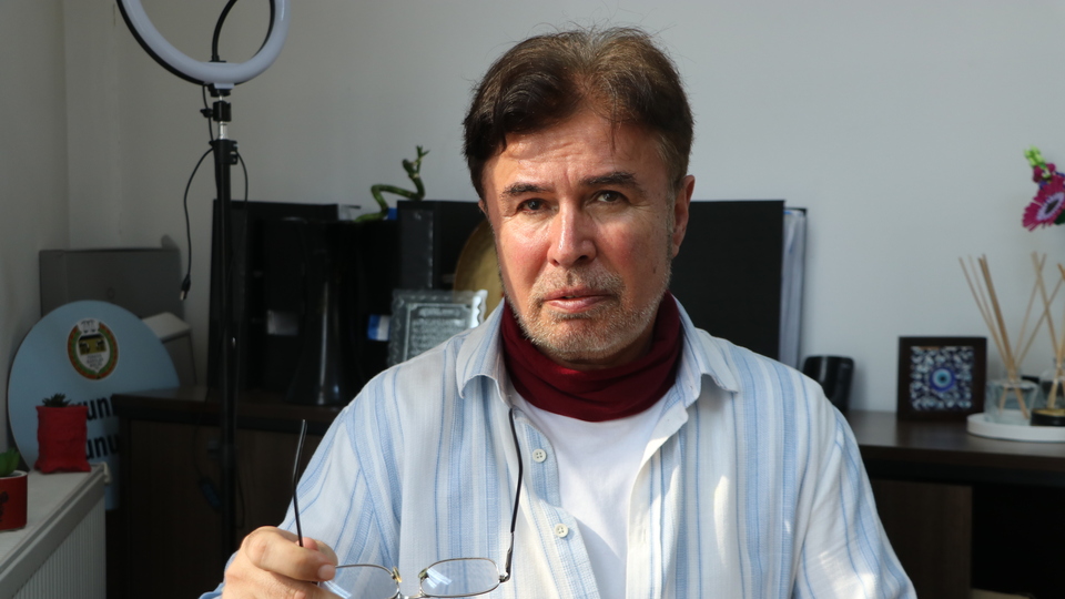 Gözlükten kurtulmak isterken görme yetisini kaybetti