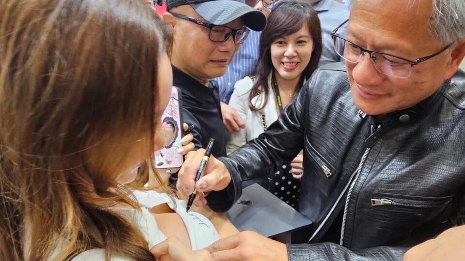 Nvidia Apple'ı geride bıraktı