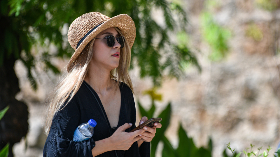 Sıcak hava, yağmur ve çöl tozu