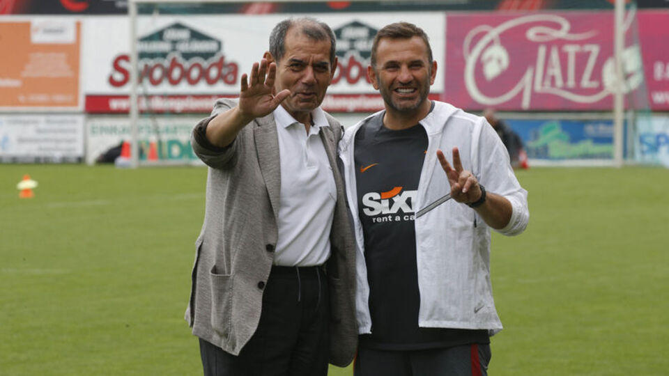 G.Saray'dan Okan Buruk için imza töreni!