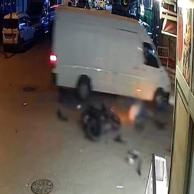 Minibüse çarpan motosiklet sürücüsü kurtarılamadı