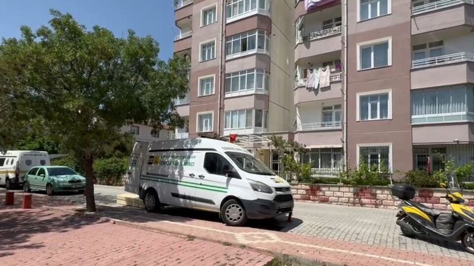 4 saat arayla 2 kız kardeş ölü bulunmuştu! Sorgu zamanı!