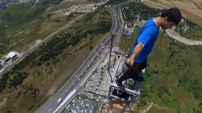 İstanbul'da yaşandı! 'Tık' uğruna kuleye çıktı