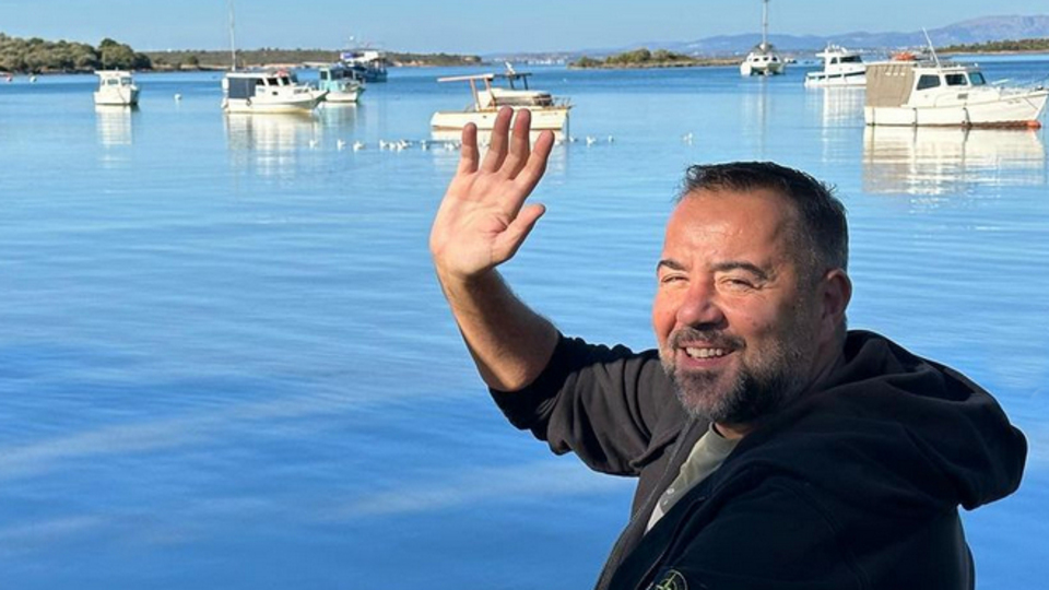 Ata Demirer'den duyuru: Yüzük bende