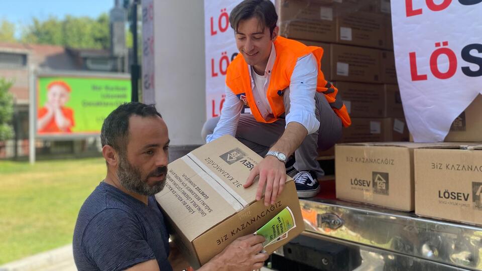 LÖSEV'den 10 binlerce aileye et yardımı