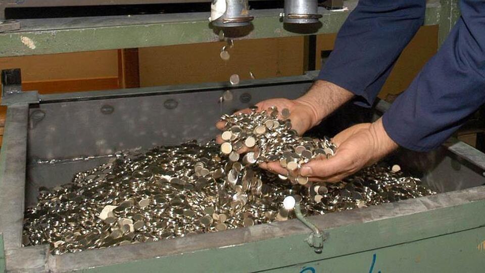 Madeni 5 TL'nin tedavüle çıkarılması tebliği Resmi Gazete'de