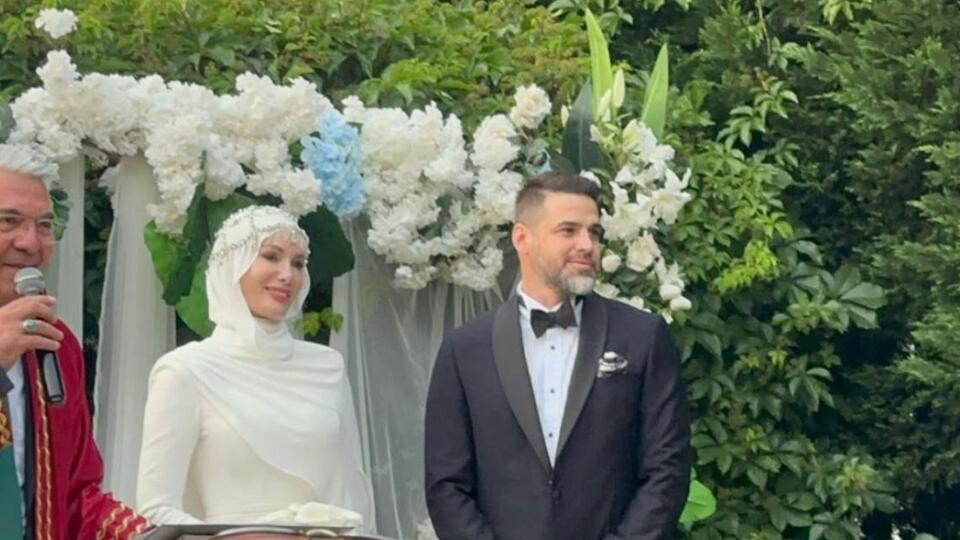 Gamze Özçelik evlendi