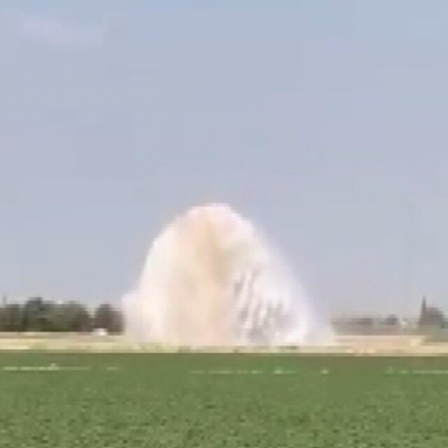 Bomba gibi patladı: Dev obruk oluştu