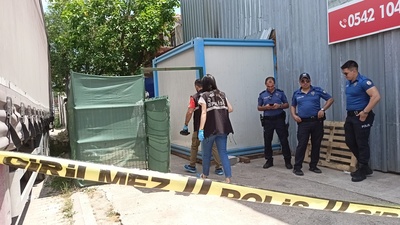 Silahını temizlerken ortağının oğlunu vurdu