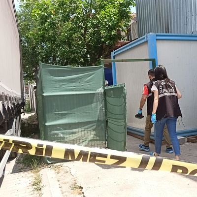 Silahını temizlerken ortağının oğlunu vurdu