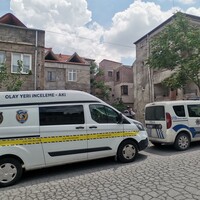 14 aylık bebek süt dolu kovaya düştü