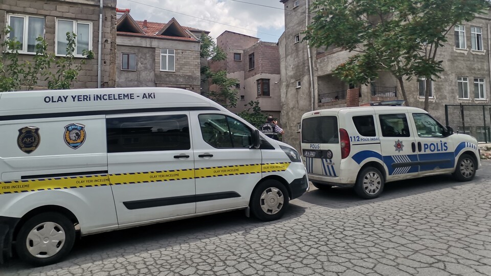14 aylık bebek süt dolu kovaya düştü