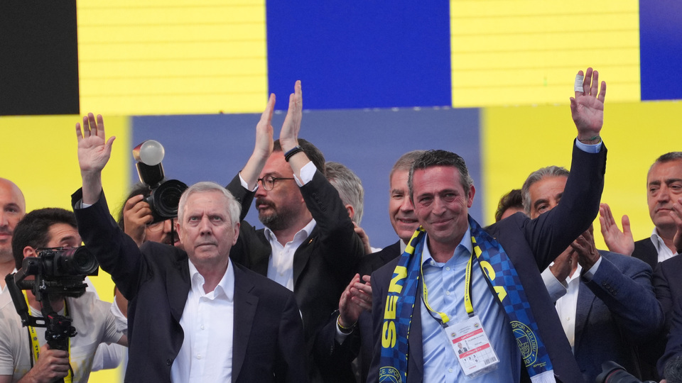 "Fenerbahçe'de demokrasi şöleni"