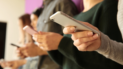 Cep telefonunu aşırı kullananlar dikkat!