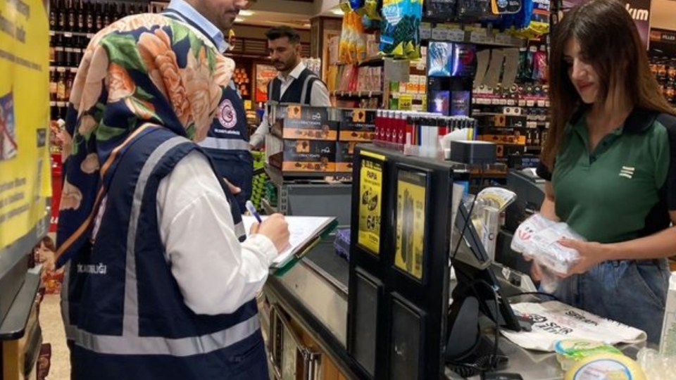 Bayram öncesi raflarda etiket ve fiyat denetimi