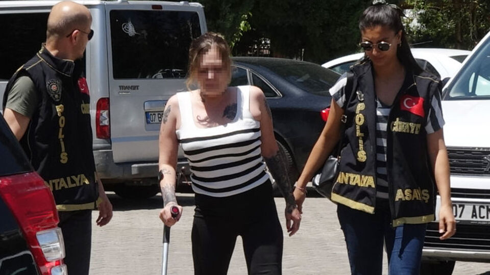 Ablasını rahatsız edeni bıçaklayarak öldürdü!