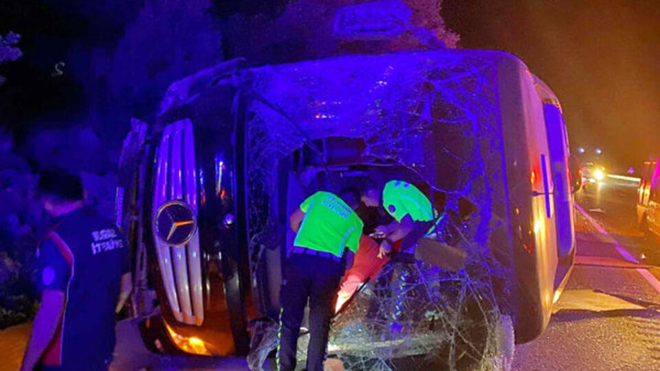 Yolcu otobüsü şarampole devrildi: 9 yaralı