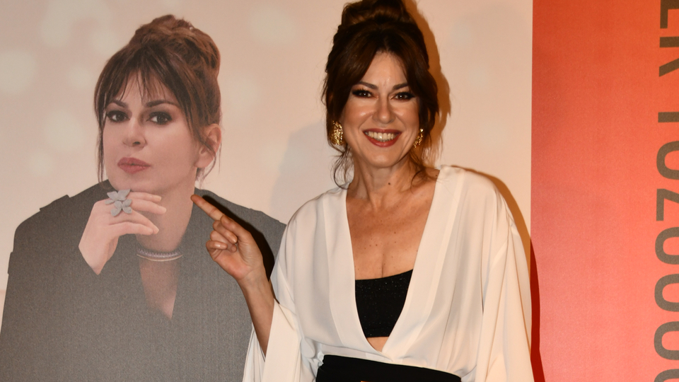 İpek Tuzcuoğlu'ndan 'Yarım'