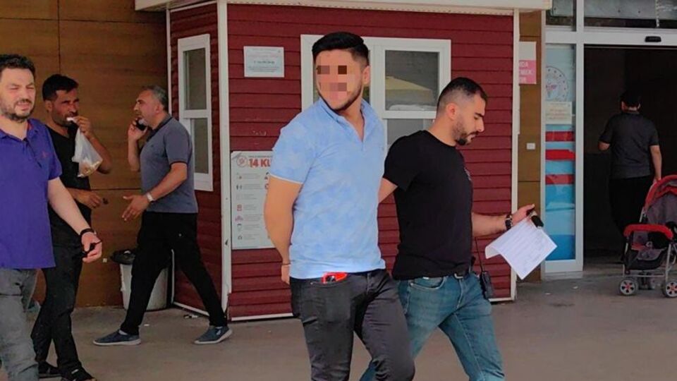 Evli ablasını başka biriyle gören kardeş çıldırdı