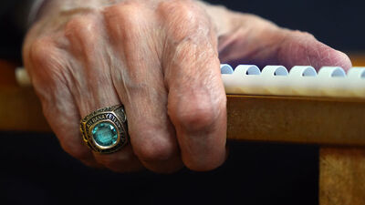 Bahçeli'nin yüzüğü dikkat çekti