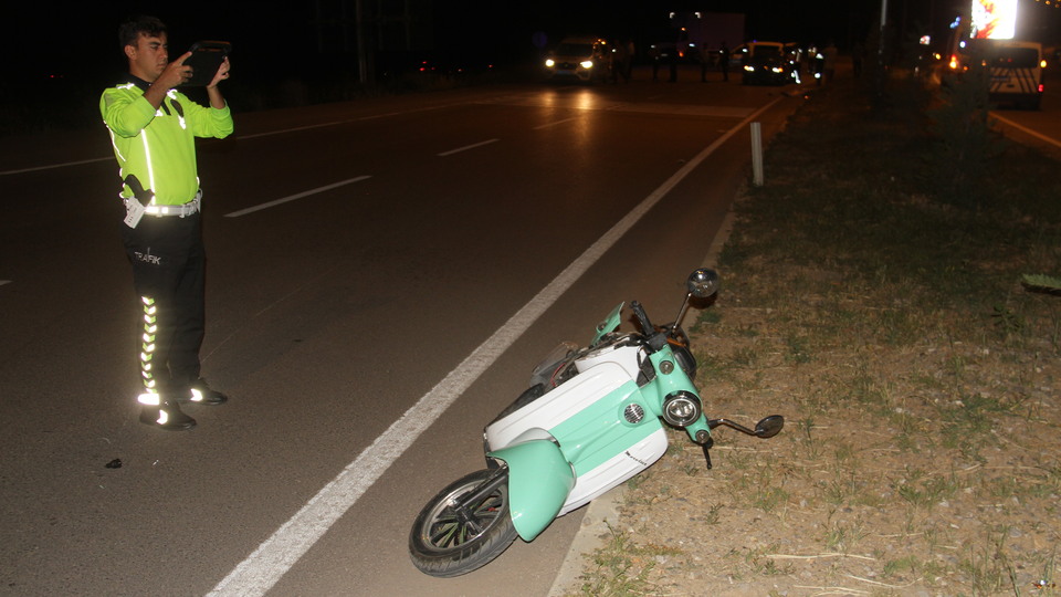 Otomobille çarpışan motosikletin sürücüsü öldü
