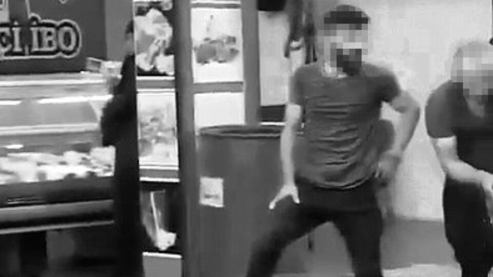 Kaldırımda hayvan kesimine suç duyurusu!