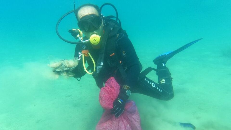 Bodrum'da deniz dibinden 180 kilogram atık toplandı