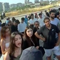 Lise mezuniyetinde 'uygunsuz kıyafet' gerginliği