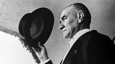Atatürk hangi yıl Cumhurbaşkanı oldu?