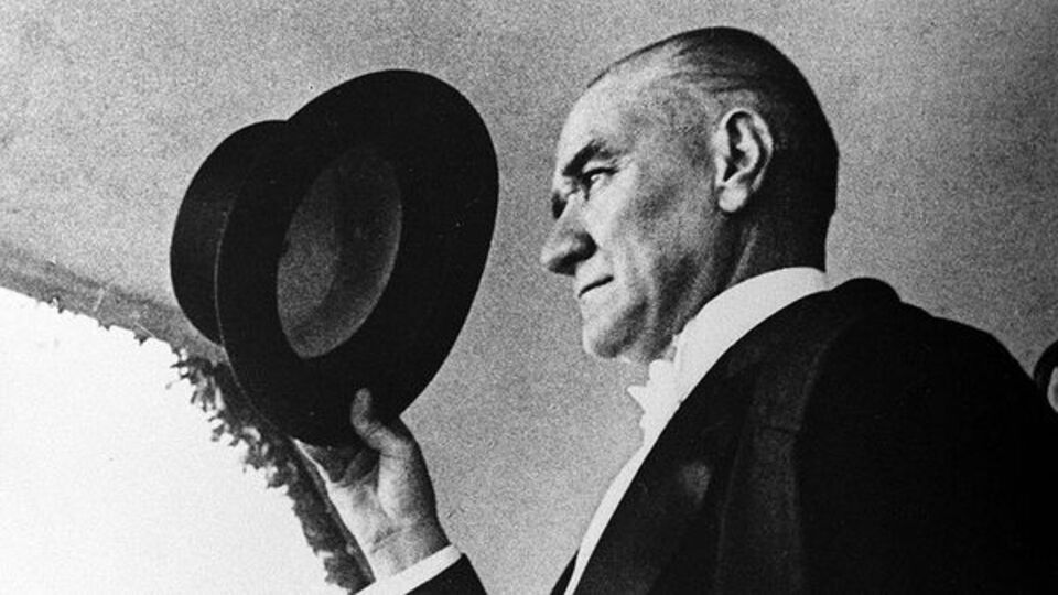 Atatürk hangi yıl Cumhurbaşkanı oldu?