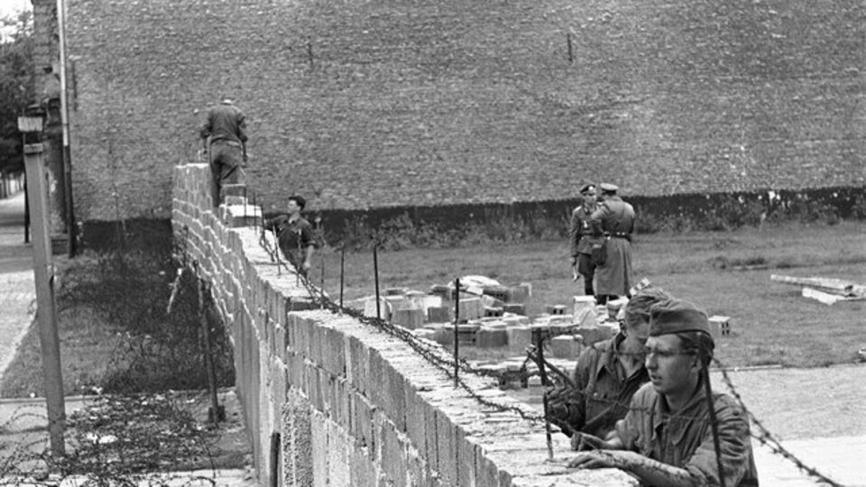 Berlin Duvarı hangi yıl yıkıldı?