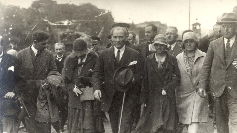 Türk kadınına seçme ve seçilme hakkı hangi yıl verilmiştir?