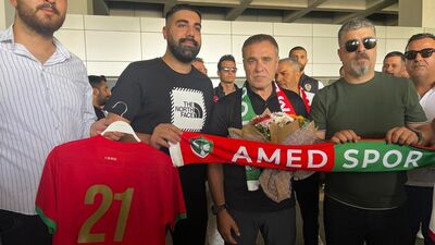 Ersun Yanal'a Diyarbakır'da yoğun ilgi