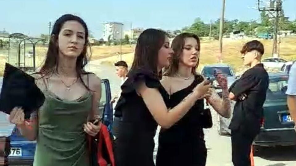 'Uygunsuz kıyafet' soruşturması