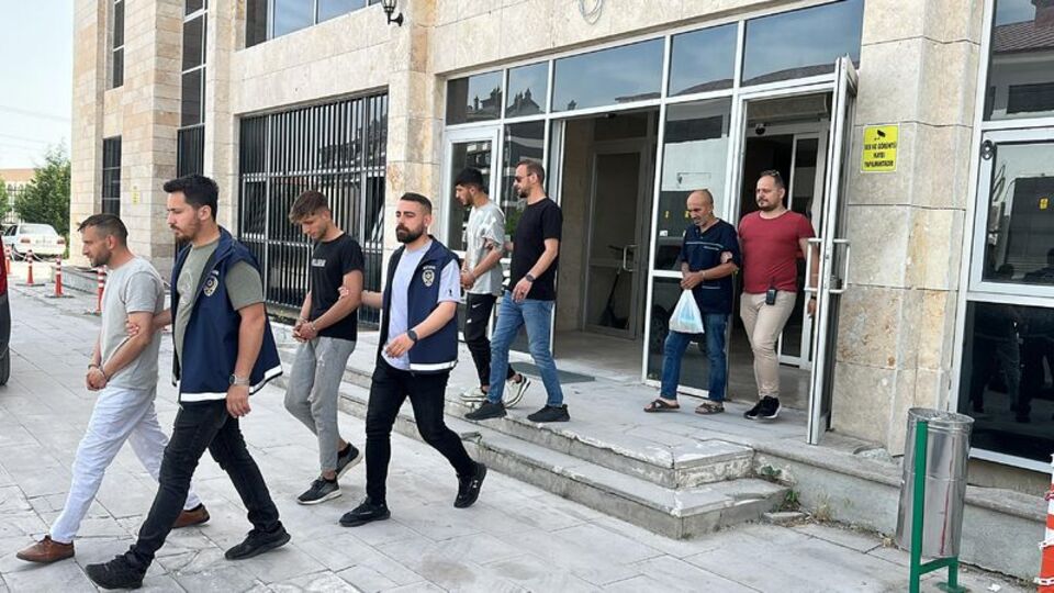 250 saatlik görüntünün ardından yakalandılar