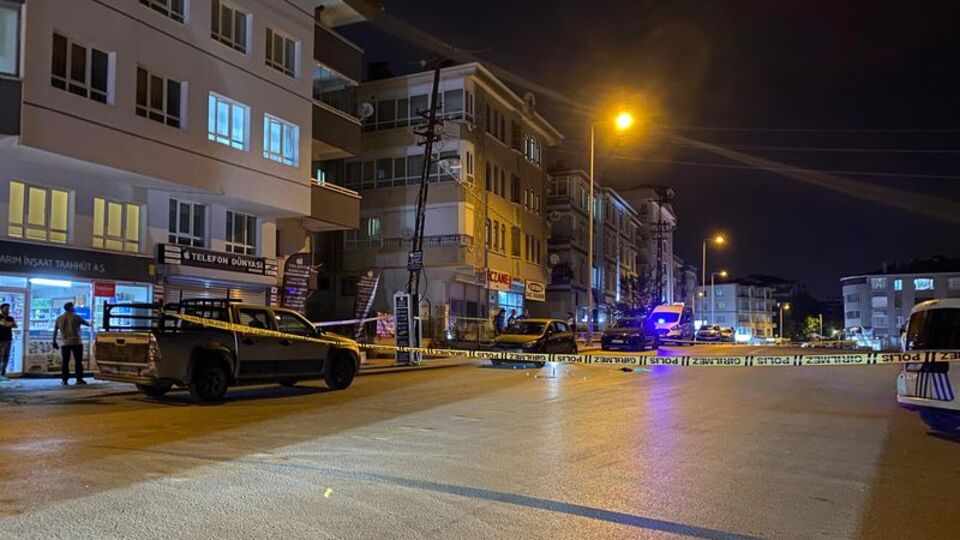 Husumetlilerini vurup kaçtı